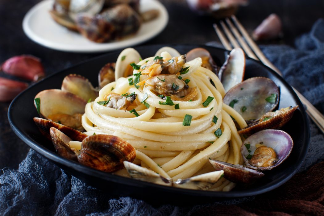 Linguini with clams - Traditional italian seafood pasta